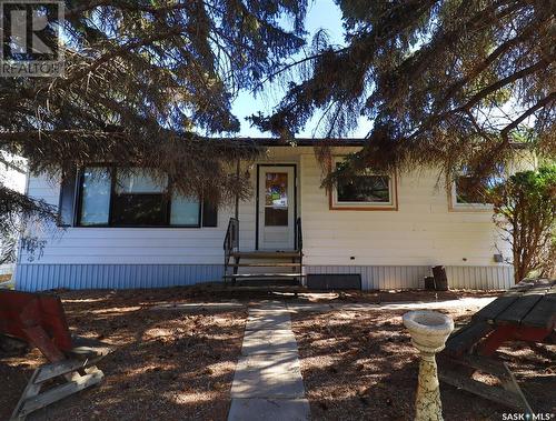 414 1St Street N, Cabri, SK - Outdoor