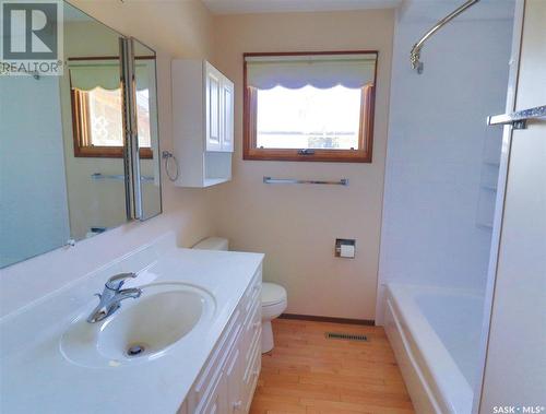 414 1St Street N, Cabri, SK - Indoor Photo Showing Bathroom