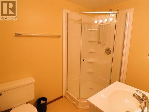 414 1St Street N, Cabri, SK - Indoor Photo Showing Bathroom