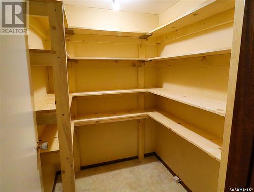 414 1St Street N, Cabri, SK - Indoor With Storage