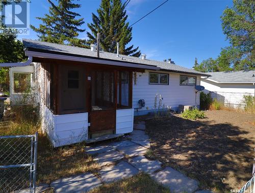 414 1St Street N, Cabri, SK - Outdoor