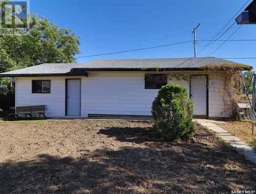 414 1St Street N, Cabri, SK - Outdoor