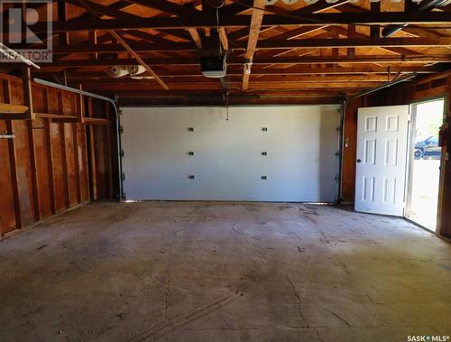 414 1St Street N, Cabri, SK - Indoor Photo Showing Garage