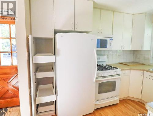 414 1St Street N, Cabri, SK - Indoor Photo Showing Kitchen