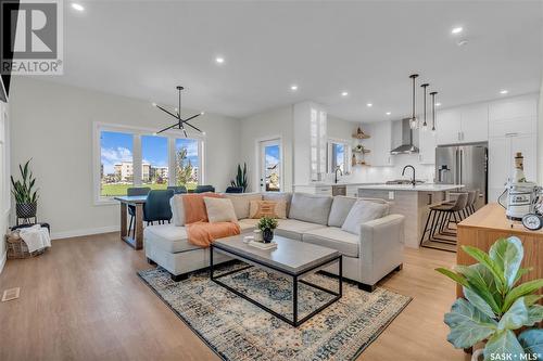 5217 E Green Crescent, Regina, SK - Indoor Photo Showing Living Room