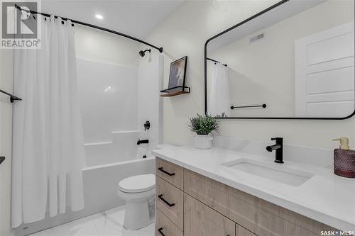 5217 E Green Crescent, Regina, SK - Indoor Photo Showing Bathroom