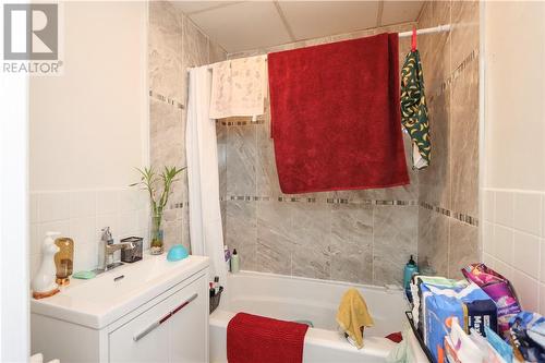 78 Riverside Drive, Greater Sudbury, ON - Indoor Photo Showing Bathroom