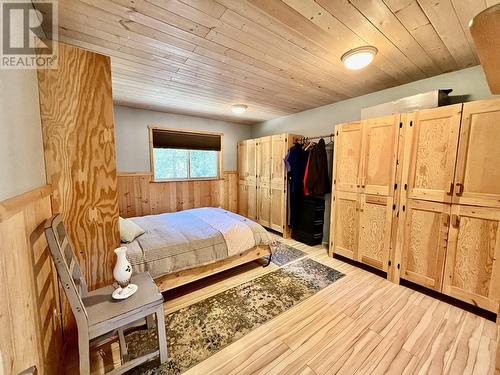 5437 Scuffi Road, 100 Mile House, BC - Indoor Photo Showing Bedroom