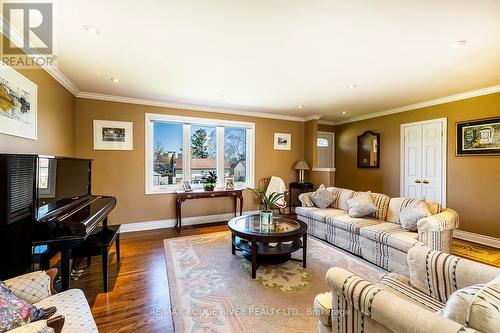 9 Granard Boulevard, Toronto (Cliffcrest), ON - Indoor Photo Showing Living Room