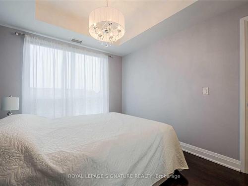 408-21 Clairtrell Rd, Toronto, ON - Indoor Photo Showing Bedroom