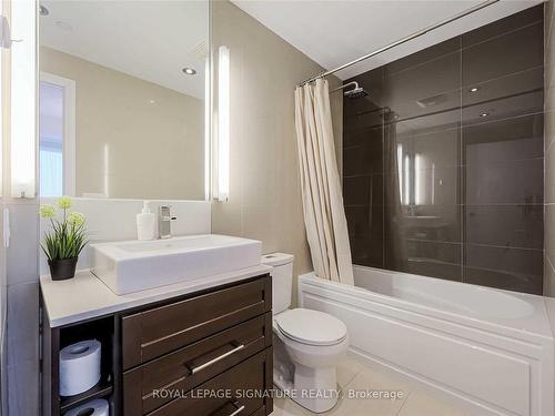 408-21 Clairtrell Rd, Toronto, ON - Indoor Photo Showing Bathroom