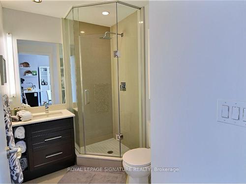 408-21 Clairtrell Rd, Toronto, ON - Indoor Photo Showing Bathroom