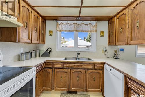 410 Needham Way, Saskatoon, SK - Indoor Photo Showing Kitchen With Double Sink