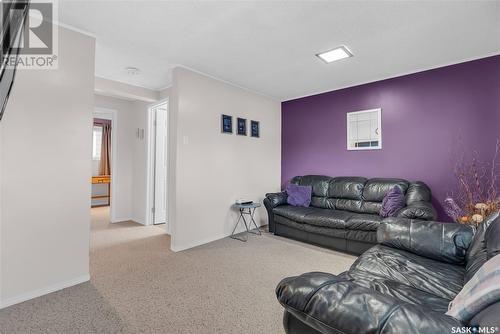 410 Needham Way, Saskatoon, SK - Indoor Photo Showing Living Room