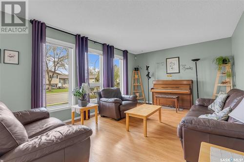 410 Needham Way, Saskatoon, SK - Indoor Photo Showing Living Room