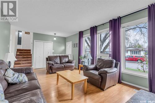 410 Needham Way, Saskatoon, SK - Indoor Photo Showing Living Room