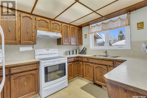 410 Needham Way, Saskatoon, SK - Indoor Photo Showing Kitchen With Double Sink