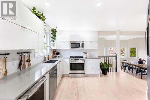 2 Kincora Court, Greater Sudbury, ON - Indoor Photo Showing Kitchen With Double Sink