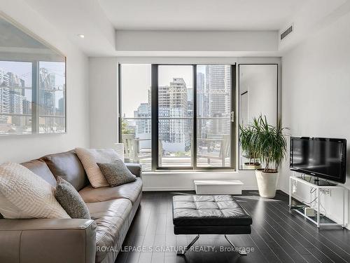 722-12 Bonnycastle St, Toronto, ON - Indoor Photo Showing Living Room