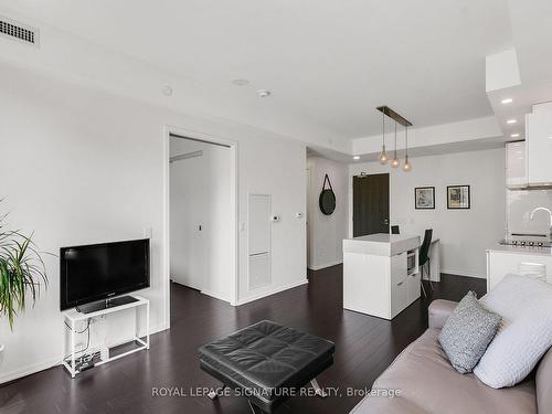 722-12 Bonnycastle St, Toronto, ON - Indoor Photo Showing Living Room