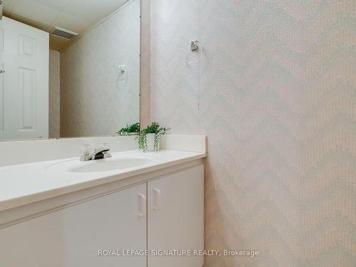 19 Dallington Dr, Toronto, ON - Indoor Photo Showing Bathroom