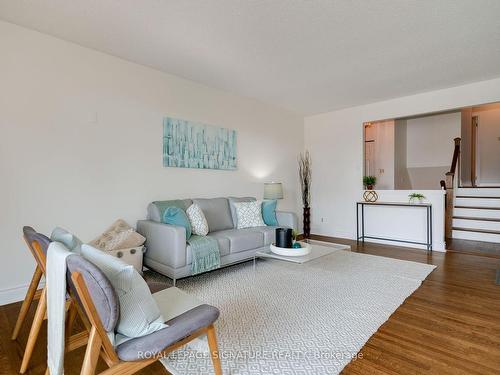 19 Dallington Dr, Toronto, ON - Indoor Photo Showing Living Room