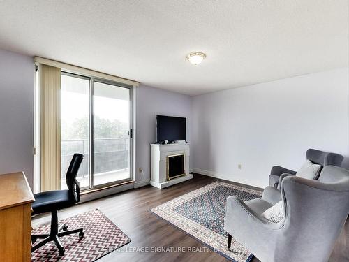 506-3151 Bridletowne Circ, Toronto, ON - Indoor Photo Showing Living Room