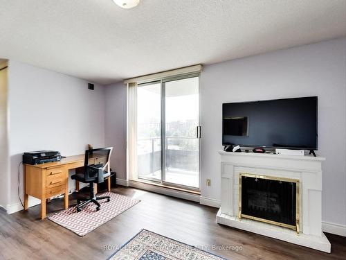 506-3151 Bridletowne Circ, Toronto, ON - Indoor Photo Showing Living Room With Fireplace