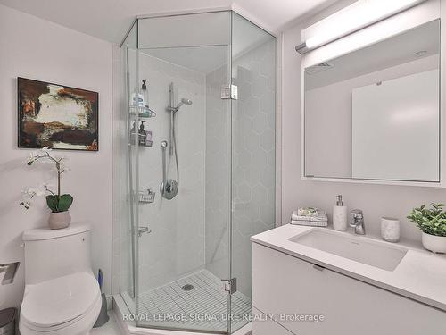 216-1100 Kingston Rd, Toronto, ON - Indoor Photo Showing Bathroom