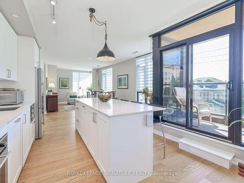 216-1100 Kingston Rd, Toronto, ON - Indoor Photo Showing Kitchen With Upgraded Kitchen