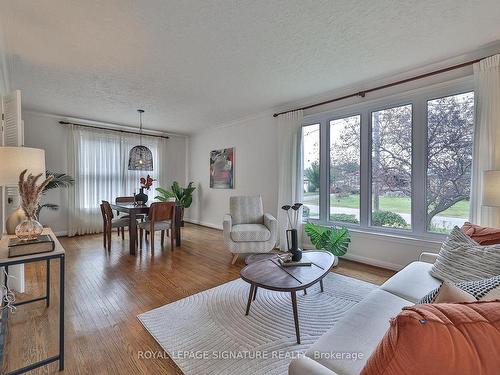 23 Shaddock Cres, Toronto, ON - Indoor Photo Showing Living Room