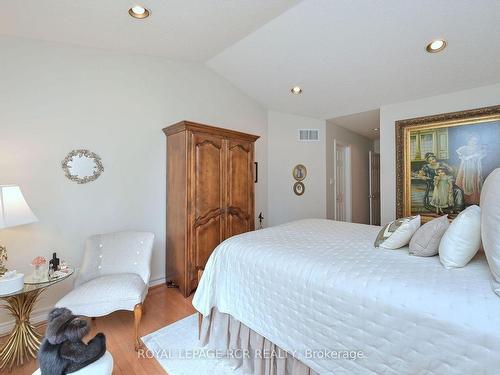 13 Briar Gate Way, New Tecumseth, ON - Indoor Photo Showing Bedroom