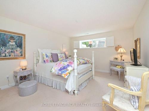 13 Briar Gate Way, New Tecumseth, ON - Indoor Photo Showing Bedroom