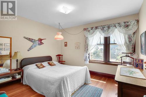 54 Victor Street, London, ON - Indoor Photo Showing Bedroom