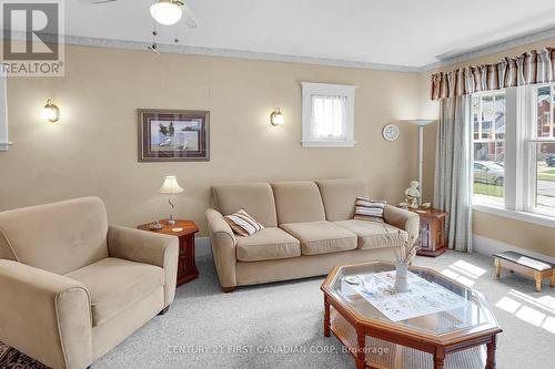 54 Victor Street, London, ON - Indoor Photo Showing Living Room