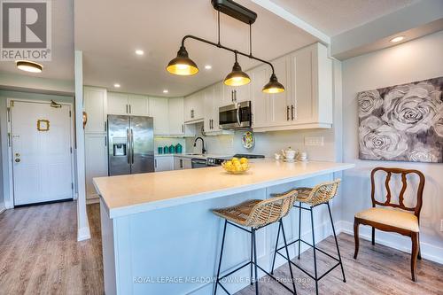 405 - 26 Hall Road, Halton Hills (Georgetown), ON - Indoor Photo Showing Kitchen