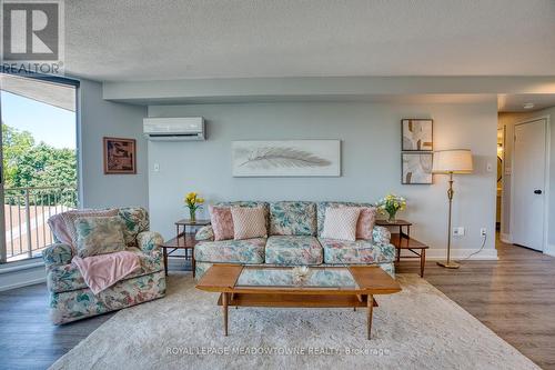 405 - 26 Hall Road, Halton Hills (Georgetown), ON - Indoor Photo Showing Living Room