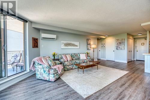 405 - 26 Hall Road, Halton Hills (Georgetown), ON - Indoor Photo Showing Living Room