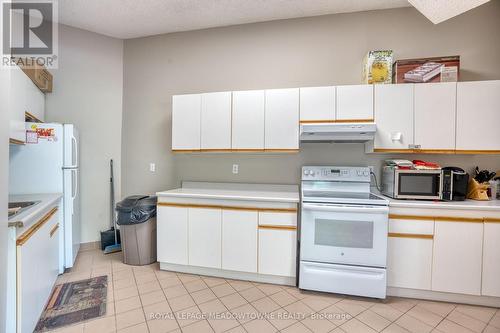 405 - 26 Hall Road, Halton Hills (Georgetown), ON - Indoor Photo Showing Kitchen