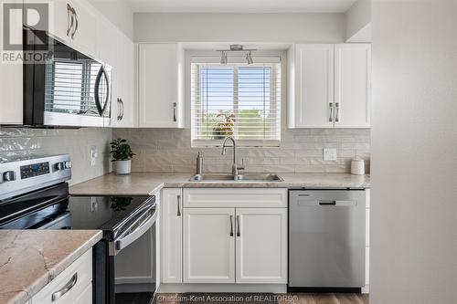 10 Van Allen Avenue Unit# 402, Chatham, ON - Indoor Photo Showing Kitchen With Double Sink