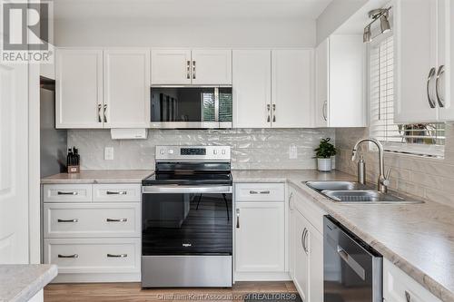 10 Van Allen Avenue Unit# 402, Chatham, ON - Indoor Photo Showing Kitchen With Double Sink With Upgraded Kitchen