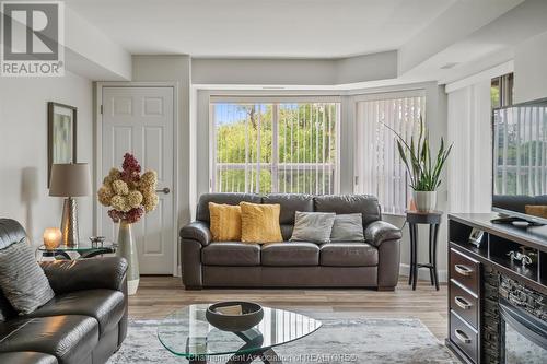 10 Van Allen Avenue Unit# 402, Chatham, ON - Indoor Photo Showing Living Room