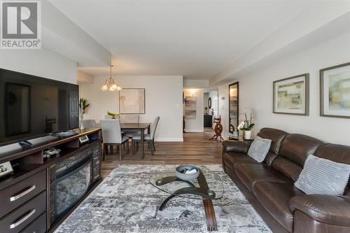 10 Van Allen Avenue Unit# 402, Chatham, ON - Indoor Photo Showing Living Room