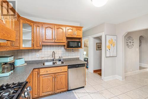 62 East 14Th Street, Hamilton (Inch Park), ON - Indoor Photo Showing Kitchen With Double Sink