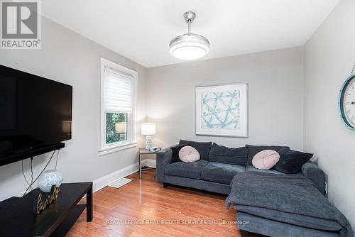 62 East 14Th Street, Hamilton, ON - Indoor Photo Showing Living Room