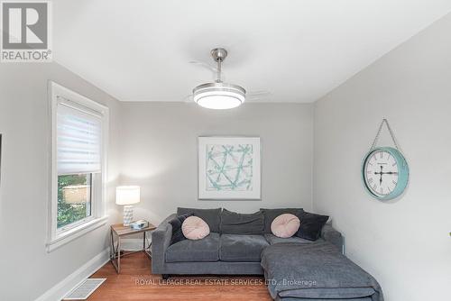 62 East 14Th Street, Hamilton, ON - Indoor Photo Showing Living Room