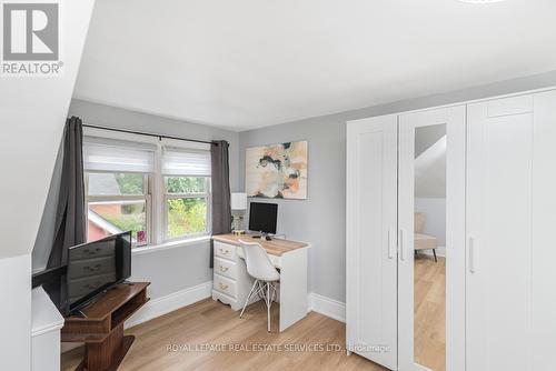 62 East 14Th Street, Hamilton, ON - Indoor Photo Showing Bedroom