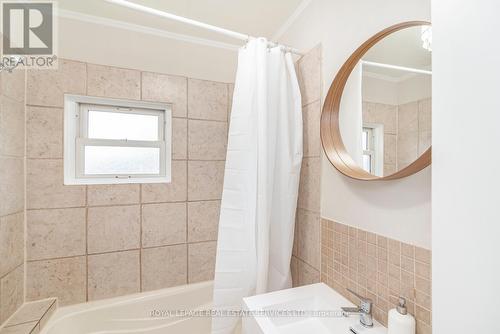 62 East 14Th Street, Hamilton, ON - Indoor Photo Showing Bathroom