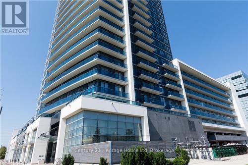 2304 - 3600 Highway 7, Vaughan (Vaughan Corporate Centre), ON - Outdoor