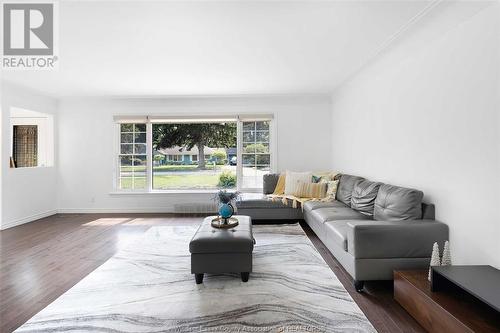 420 Eastlawn, Windsor, ON - Indoor Photo Showing Living Room